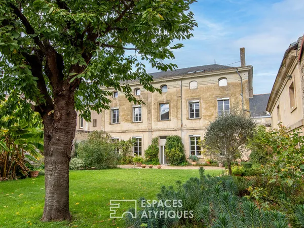 Maison de Maître du XVIIe au charme ancien et jardin secret