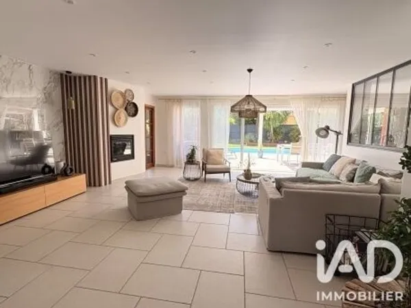 Villa 7 pièces 212 m²