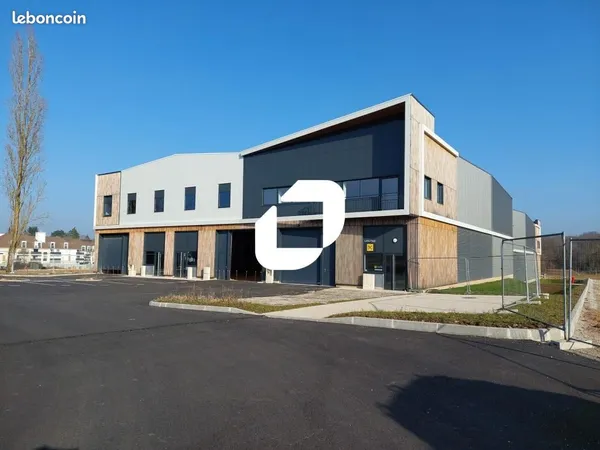 Local d'activité 13 798 m²