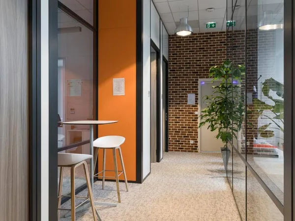 Bureaux 912 m²