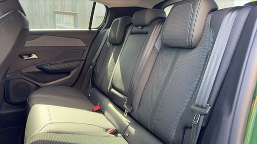 Peugeot 308 1.2 Puretech 130 EAT8 - Allure Pack – 2023 – 53452 km – Essence – Boîte Automatique — photo 31