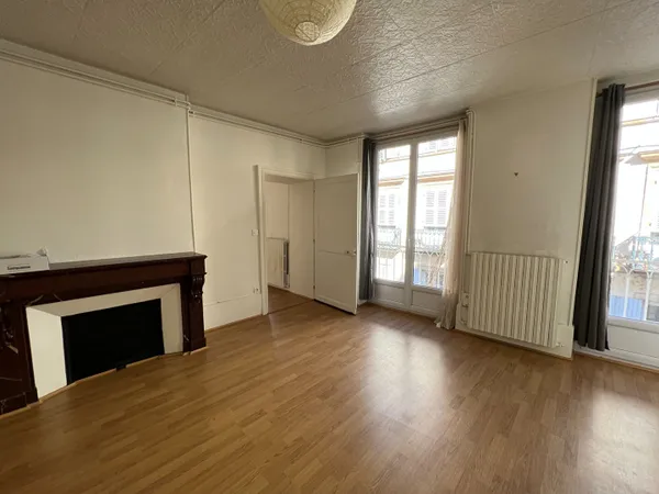 EN EXCLUSIVITE : Moulins centre, Rue de Paris, appartement de type F3
