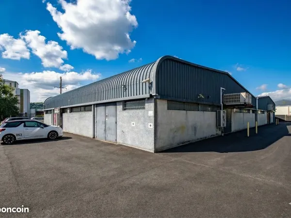 Local 1200 m² Lons