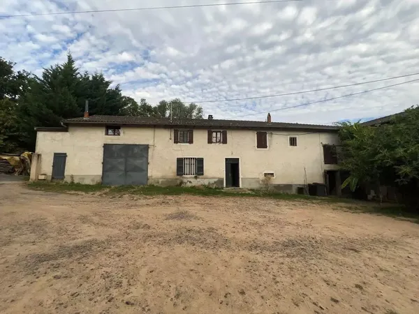 maison mitoyenne (rdc+1)115m2 h. terr 1500m2 (commun)