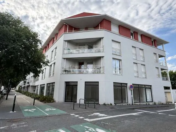 A louer local commercial 180m² Bègles Centre