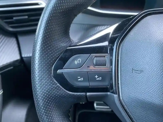 Peugeot 2008 e- 136ch gt — photo 14