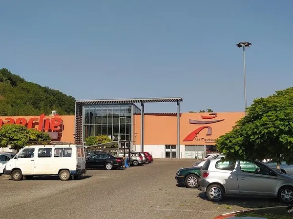 Commerce 311 m²