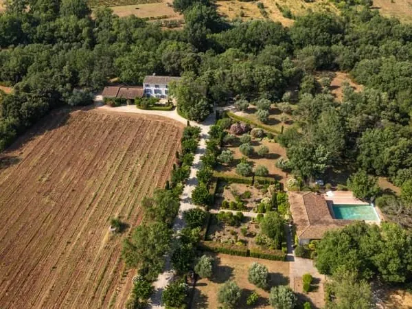 Exceptionnelle propriété ancienne avec vignes et oliviers direct