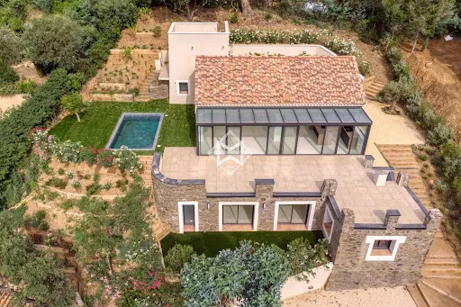 Villa 5 pièces 176 m²