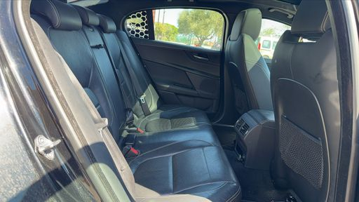 Jaguar XE 2.0 D - 180 CH AWD BVA8 - R-Sport – 2017 – 106953 km – Diesel – Boîte Automatique — photo 40