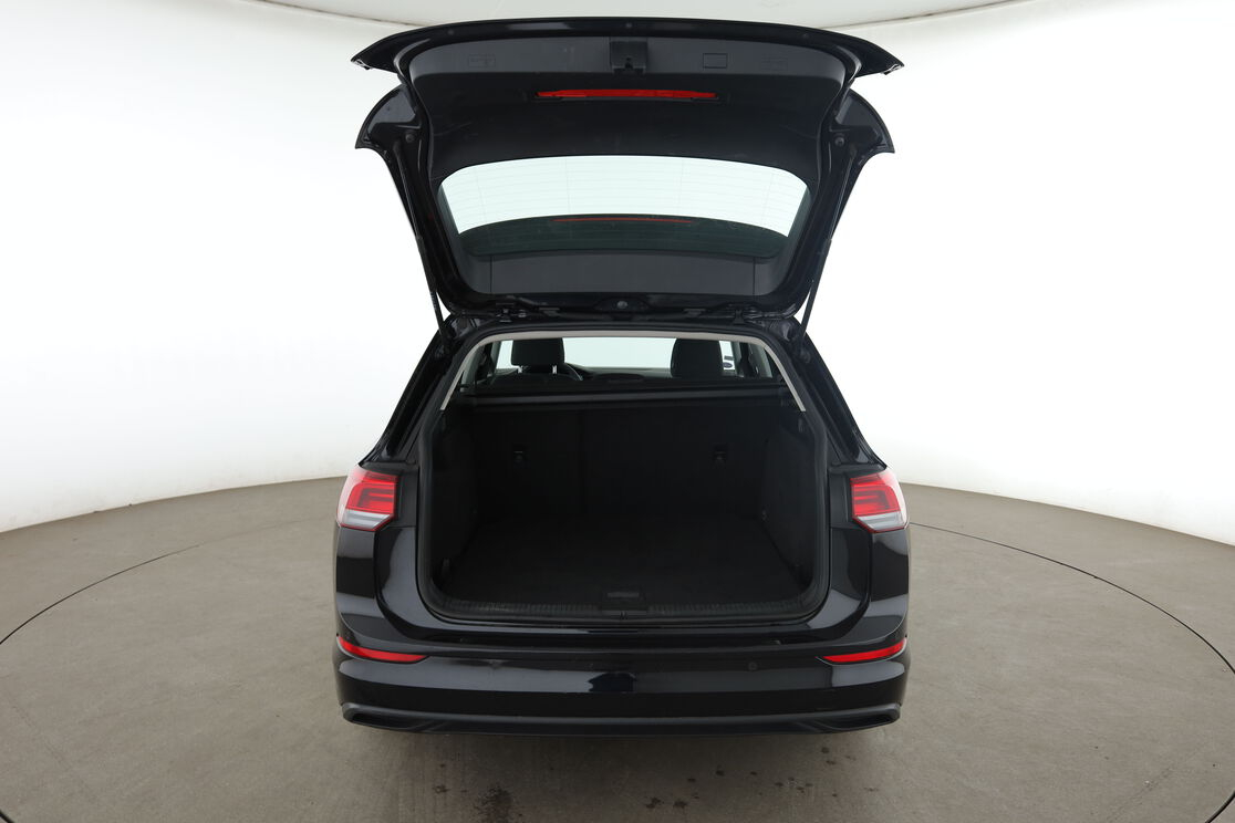 Volkswagen Golf VIII SW 1.0 TSI OPF BV6 — photo 15
