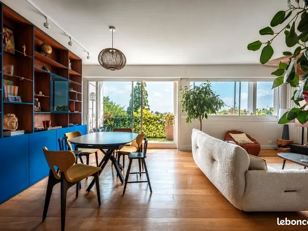 Dernier étage traversant 4 pièces de 109 m² avec terrasse