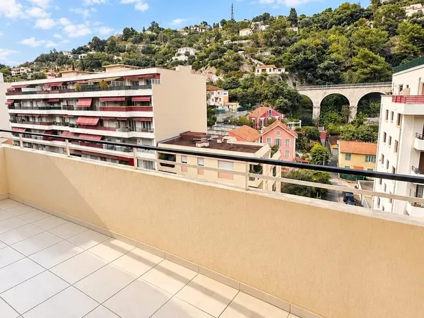 À VENDRE - NICE LA MADELEINE | 2 PIÈCES AVEC GRANDE TERRASSE, VUE DÉGAGÉE, CAVE ET GARAGE