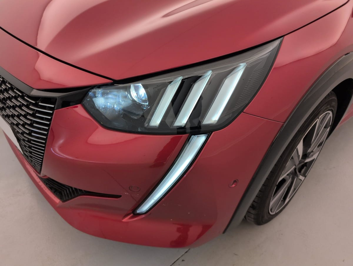 Peugeot 208 — photo 21