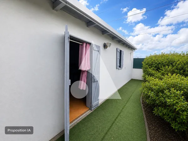 Terre Sainte F3 de plain-pied avec grand jardin et fort potentiel