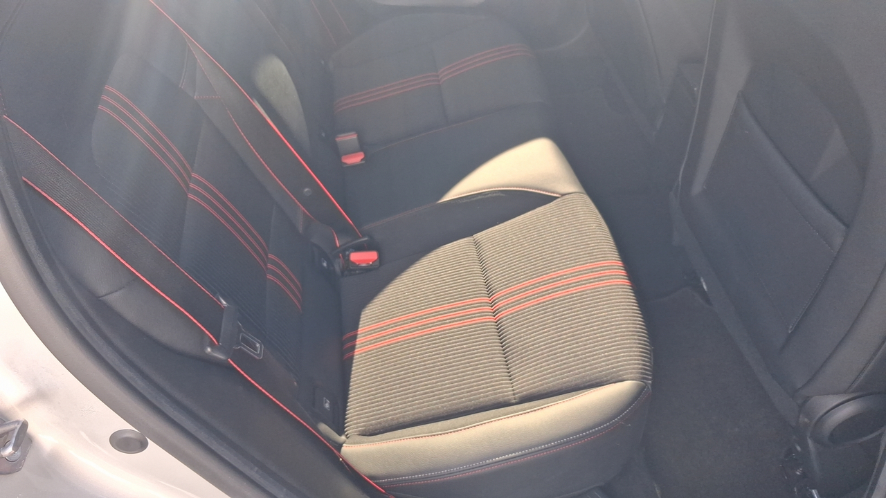 Renault Clio TCe 140 — photo 20