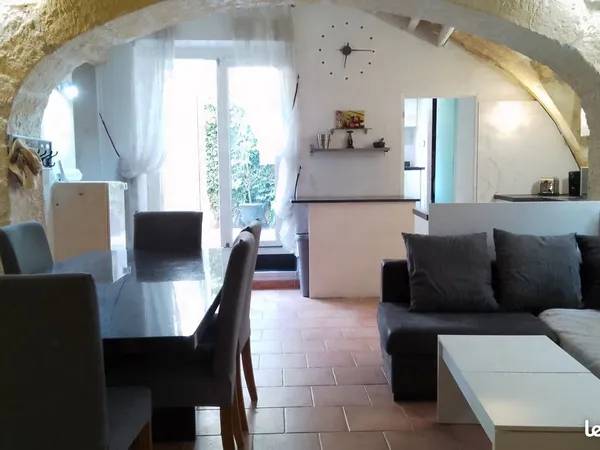 Maison troglodyte dans le centre du village