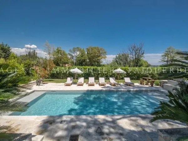 Route de Tahiti, villa provençale 7 chambres avec piscine REF 12