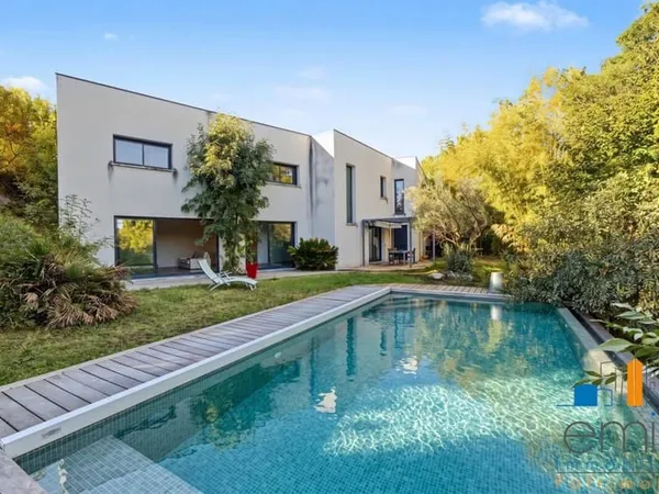 Maison 5 pièces 176 m²