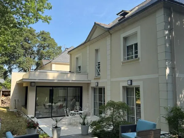Maison familiale aux grands volumes