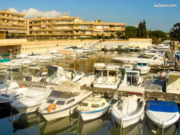 Loue place de port