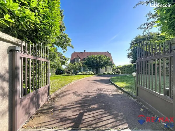 Maison 8 pièces 224 m²