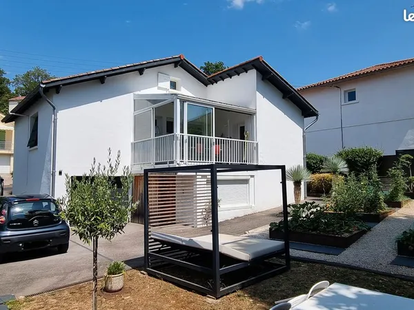 Maison T5 rénovée de 105m² hab et 87 utiles avec jardin