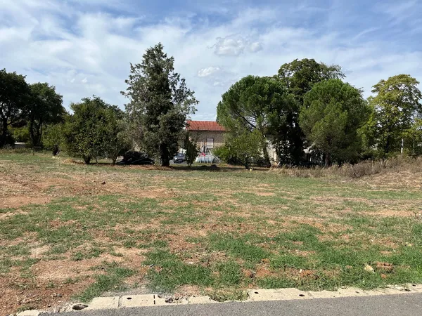 Terrain 685 m²