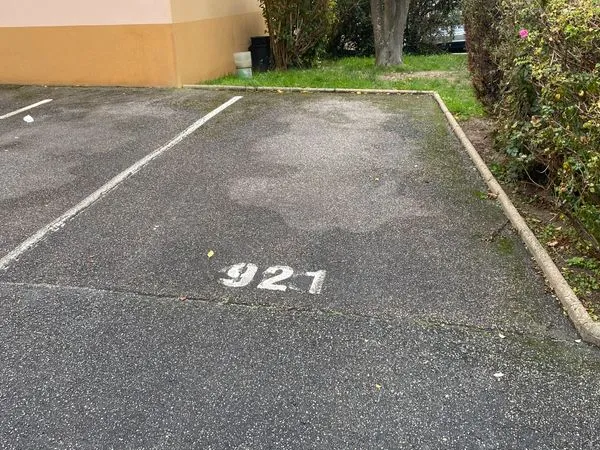 Parking extérieur rue d'Alger