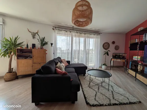 Location T2 meublé 53 m² - Angers centre-ville - balcon & parking - 900 tout compris