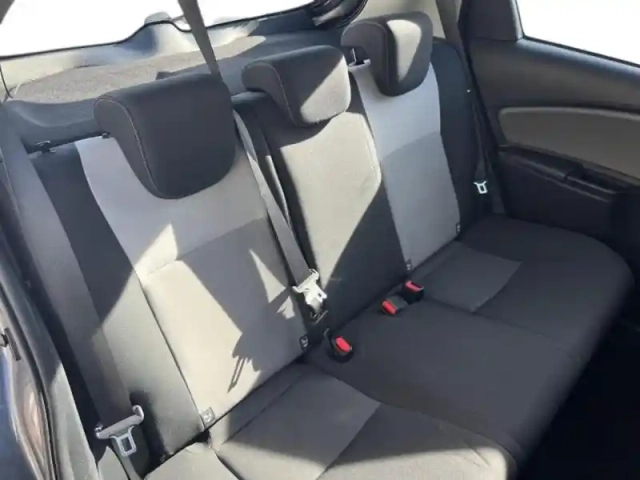 Toyota Yaris 70 vvt-i france business 5p rc19 — photo 9