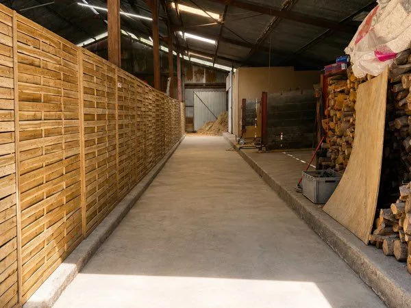 BOX DE STOCKAGE À LOUER - 8 m² / ENVIRON 20 m³