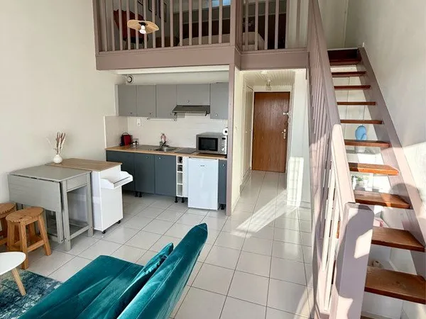 Studio mezzanine meublé lumineux