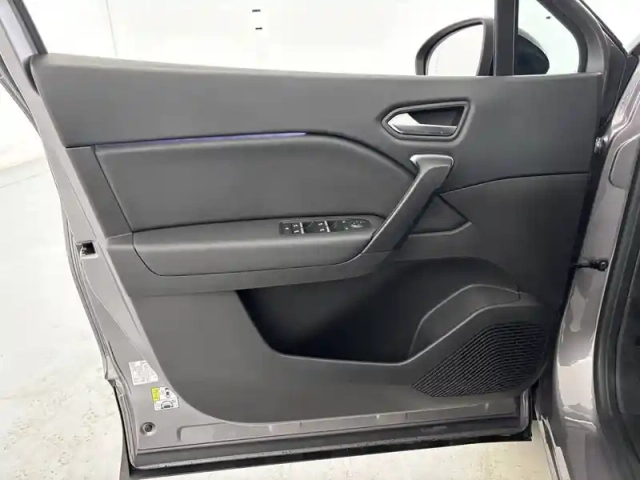 Renault Captur e-tech 145 - 21 — photo 11
