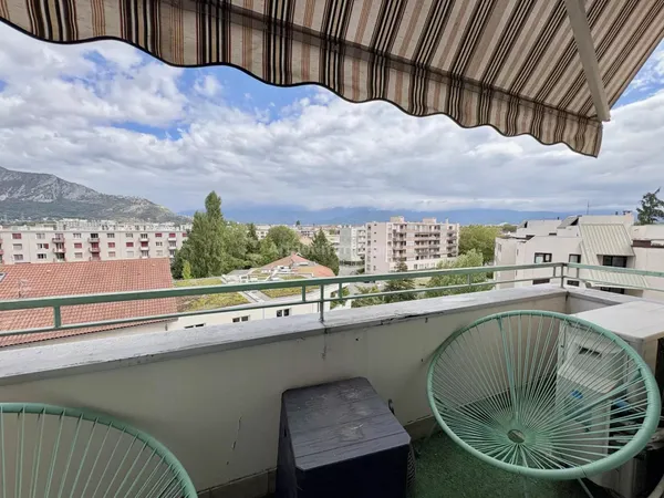 FONTAINE CENTRE-MAIRIE- APPARTEMENT 4 pièces -Cuisine équipée, 81.26m² CARREZ