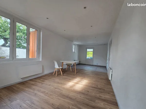A louer T3 meublé rénové de 53m2 avec cour et garage