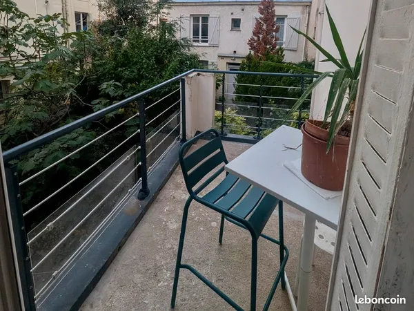 Paris 15e - Studio 22 m² entièrement refait à neuf, terrasse privative