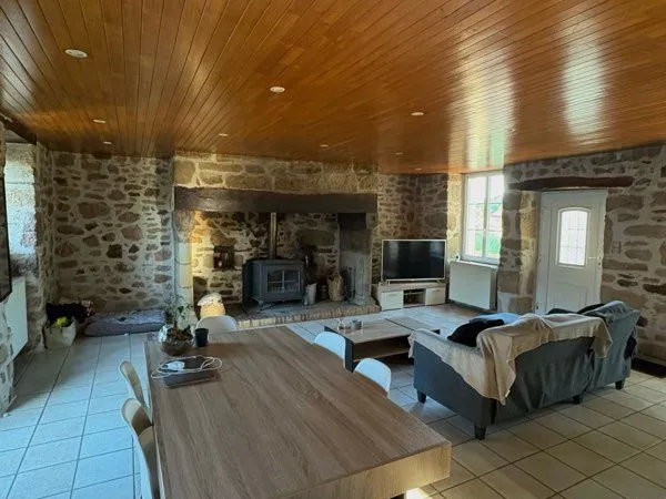 Maison à louer - Dampniat