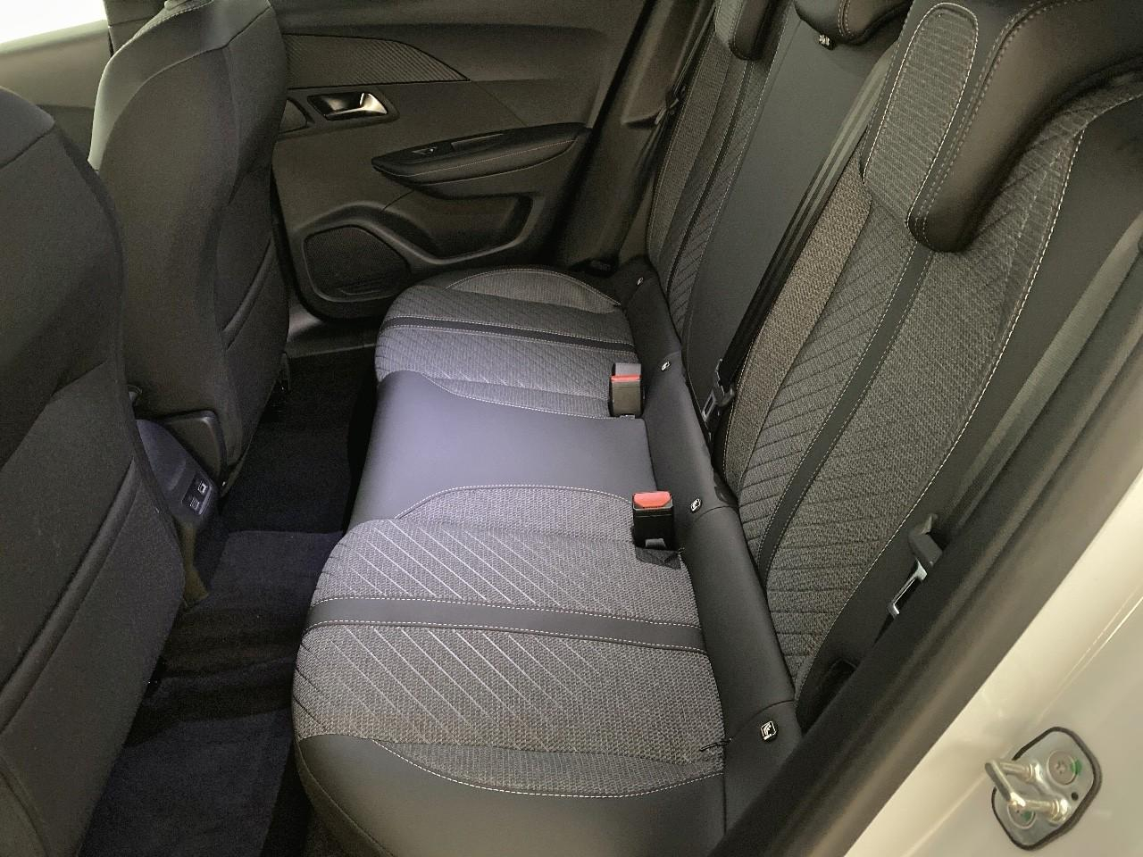 Peugeot 2008 hybrid 145 ch e-dcs6 allure — photo 10