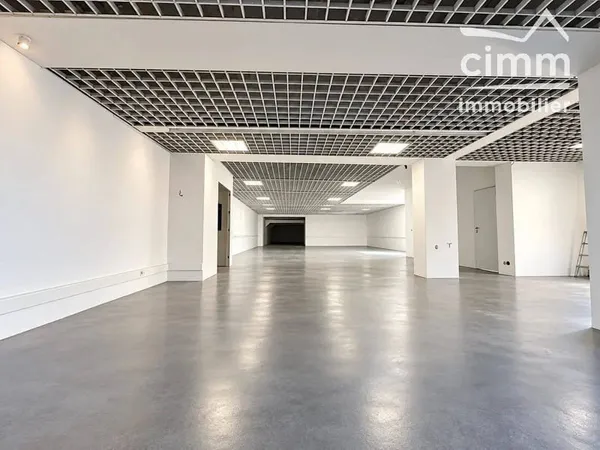 Local commercial 254 m²