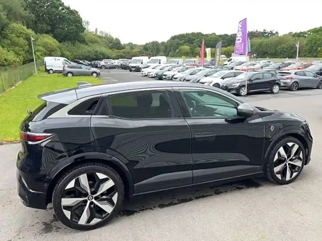Renault Megane e-tech ev60 220 ch super charge — photo 6