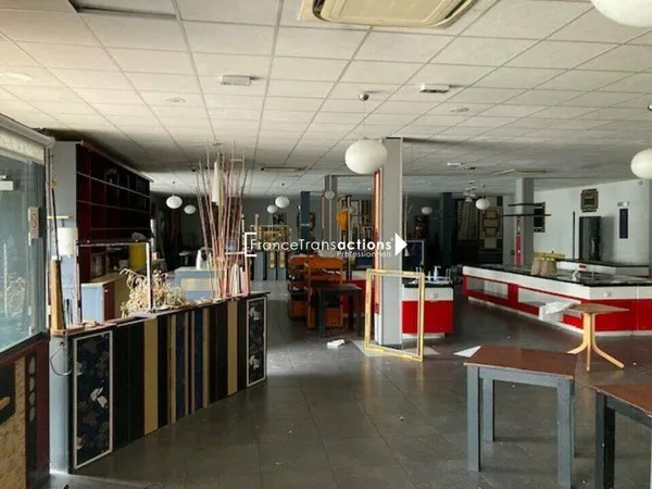 Local commercial 612 m²