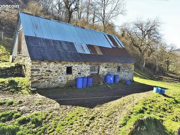Grange Arcizans-Avant avec terrain de 2.5 hectares