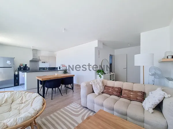 TOURS NORD - T3 VENDU LOUE AU DERNIER ETAGE AVEC ASCENSEUR ET TERRASSE - PROCHE COMMODITES - PARKING