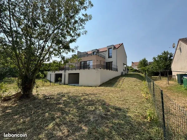 Maison de 150 m² plus sous sol complet à Bazemont