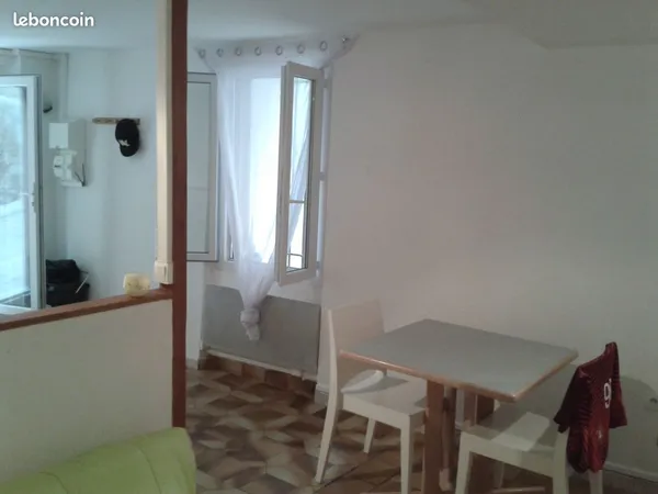 Location Studio meublé Nébian