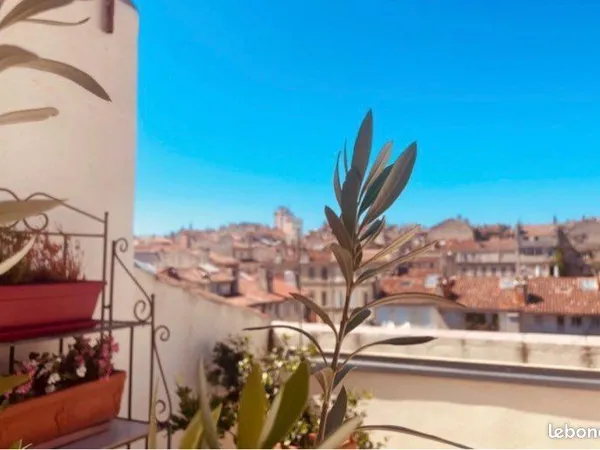 Loue studio meublé avec terrasse quartier Camas