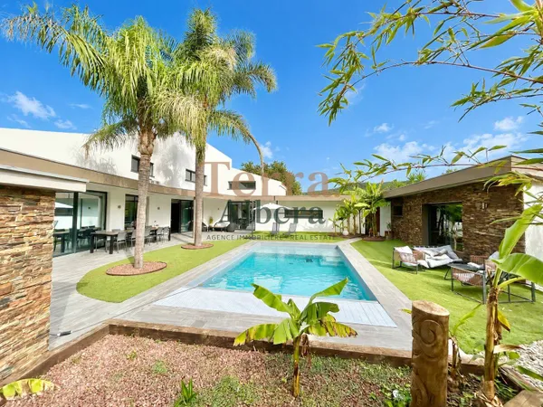 Maison 7 pièces 322 m²