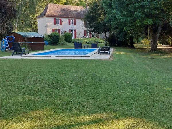 Maison perigordine de charme ,ancien moulin avec piscine