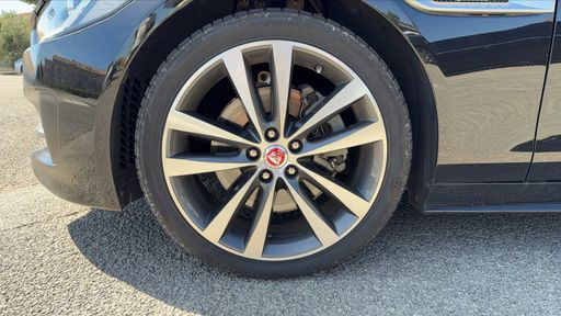 Jaguar XE 2.0 D - 180 CH AWD BVA8 - R-Sport – 2017 – 106953 km – Diesel – Boîte Automatique — photo 42